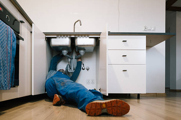 Professional Emergency Plumber technician working in Volcano, CA